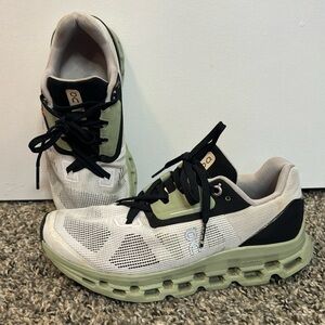 On Cloudstratus Women’s Shoes